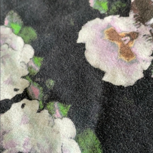 3/$10 H&M floral mini skirt - Picture 5 of 5